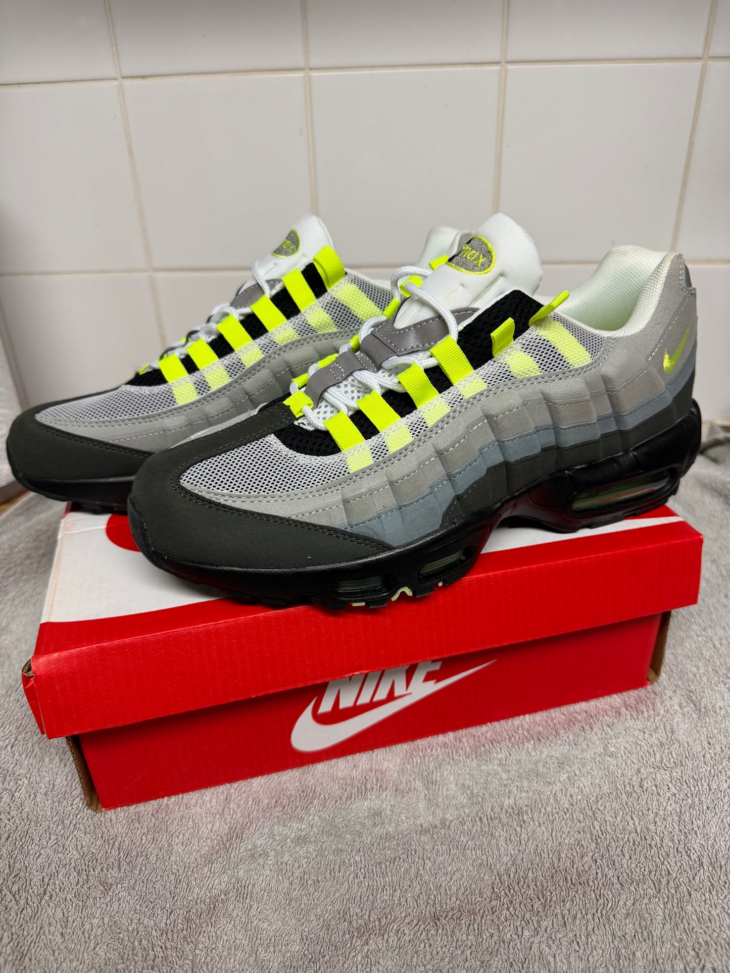 95 Style Trainers - Neon